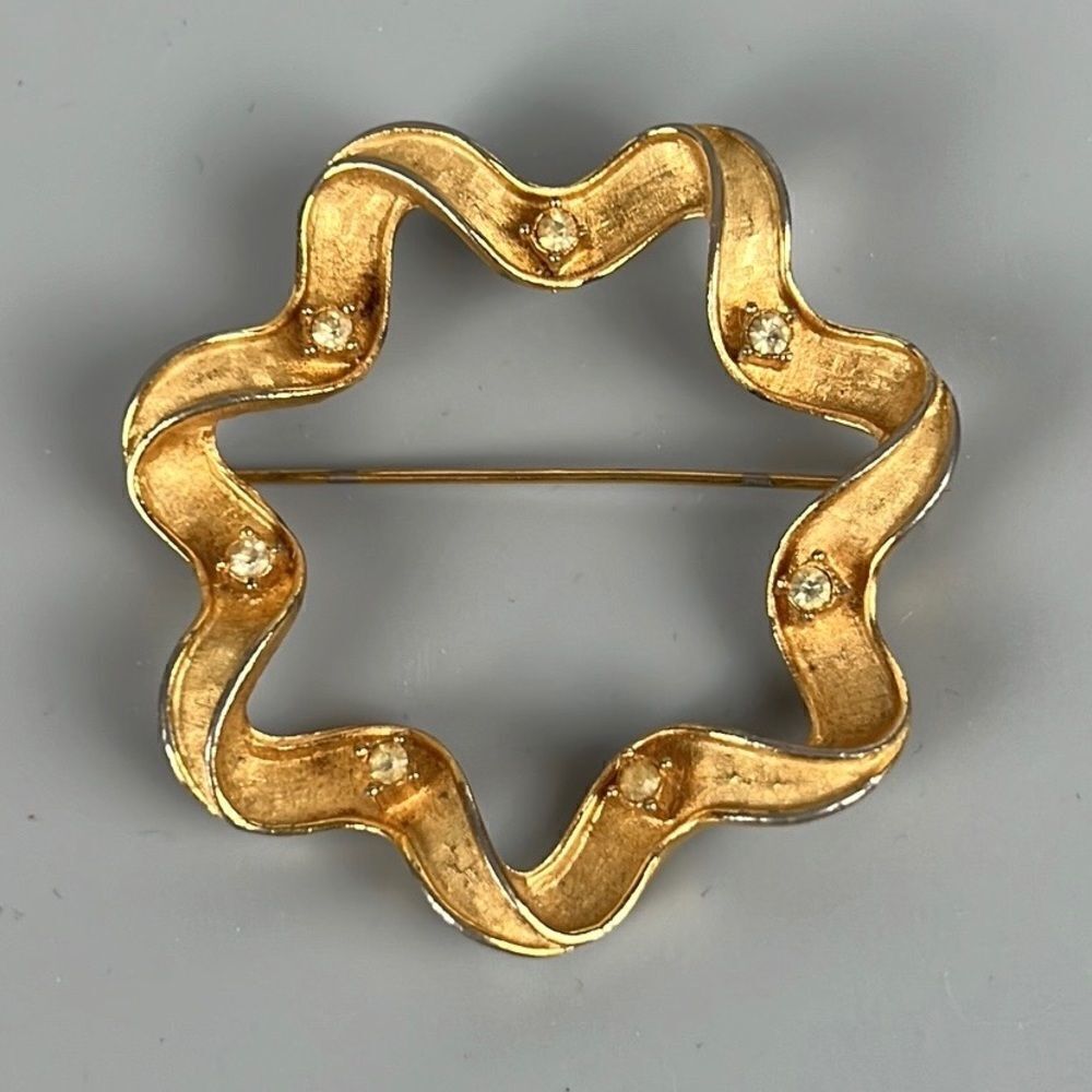 Vintage Sarah Coventry Signed rhinestone gold metal Art Deco Brooch Pin